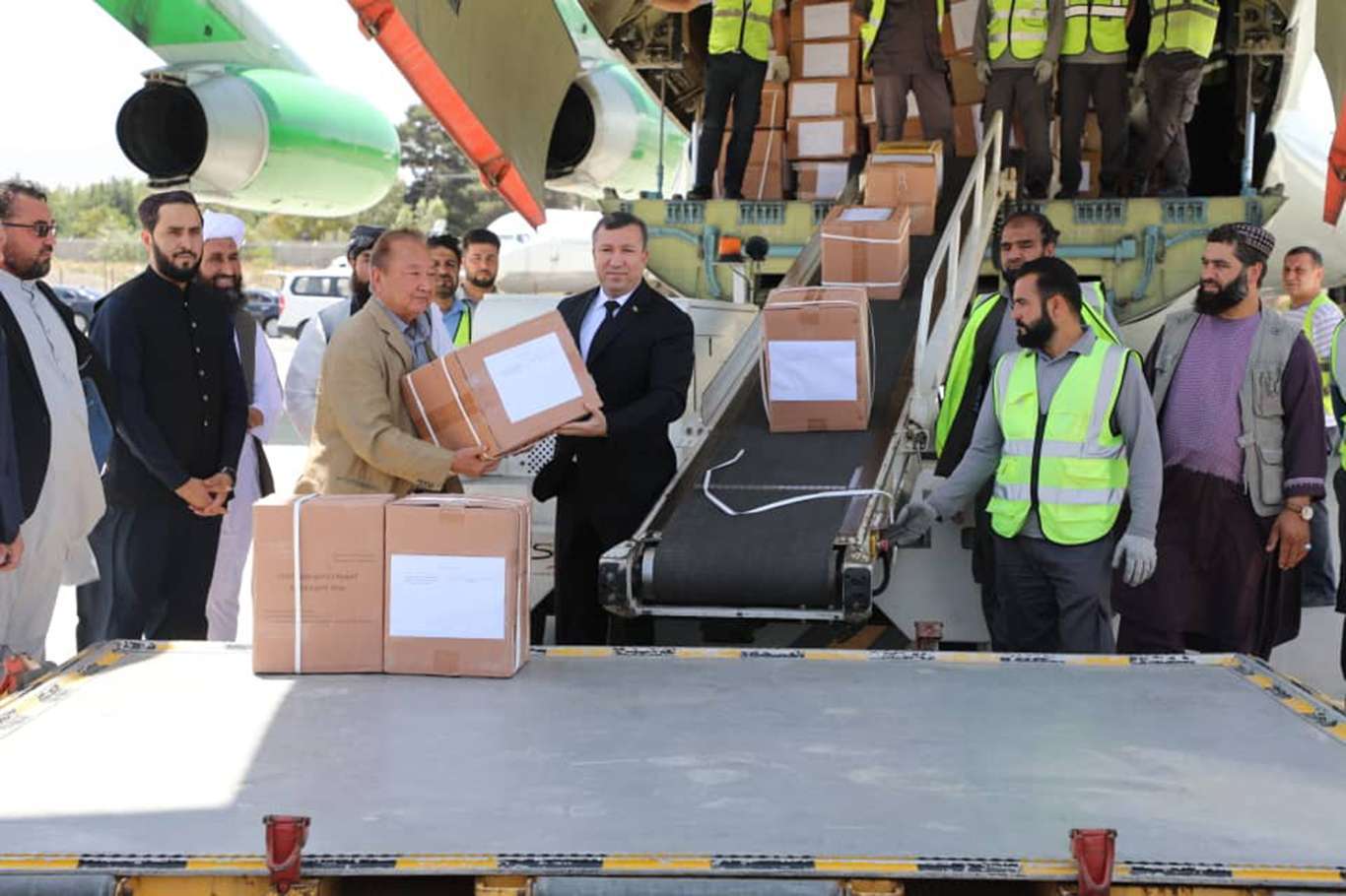   20  طناً من المساعدات الإنسانية من تركمانستان إلى أفغانستان